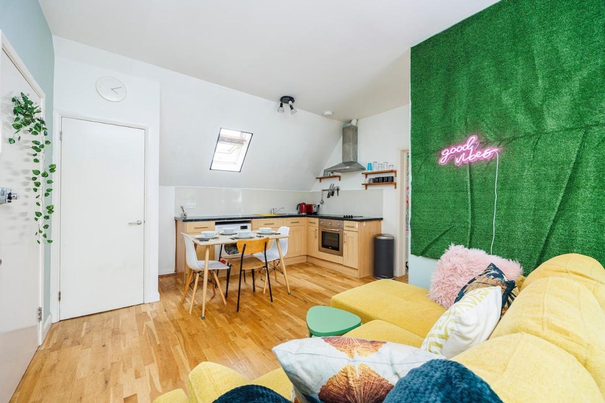 Colourful And Cozy Near Station - New Cross - Goldsmith Londra